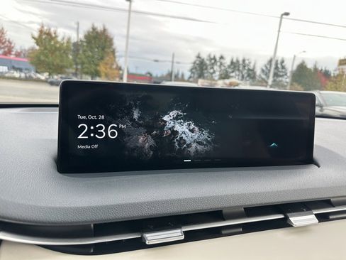 Used 2025 Genesis Electrified GV70 Advanced image 22