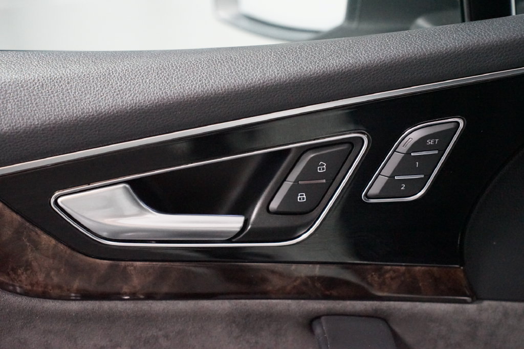 Used 2019 Audi Q7 3.0T Prestige w/ Prestige Package AWD/4WD image 33