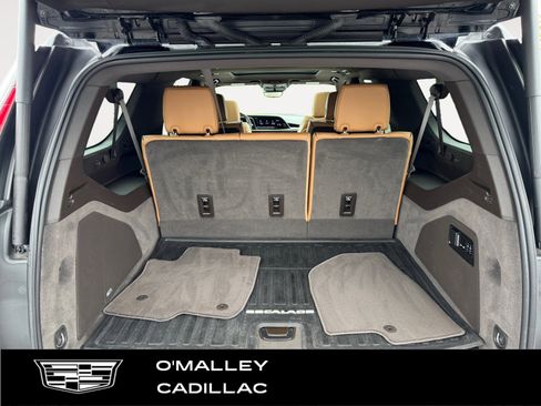 Used 2022 Cadillac Escalade ESV Premium Luxury AWD/4WD image 12