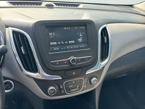Used 2018 Chevrolet Equinox LS FWD image 10
