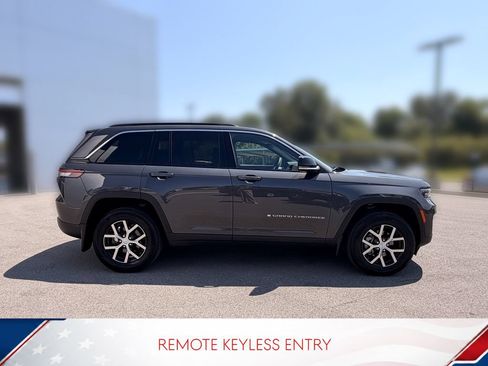 Used 2025 Jeep Grand Cherokee Limited w/ Trailer Tow Package AWD/4WD image 5