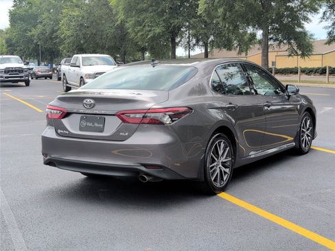 Used 2024 Toyota Camry XLE FWD image 7