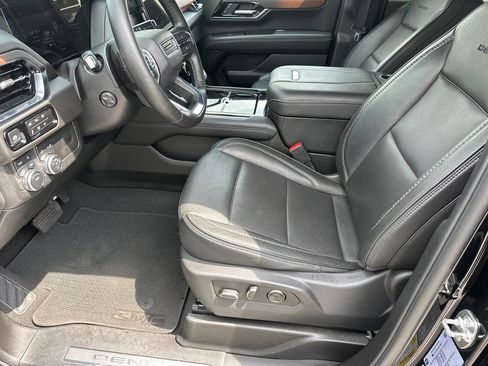 Used 2025 GMC Yukon XL Denali AWD/4WD image 9