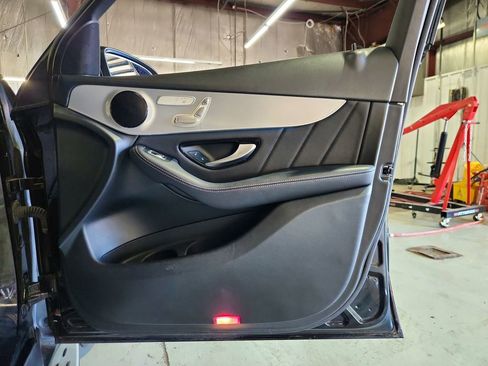 Used 2019 Mercedes-Benz GLC 300 4MATIC image 23