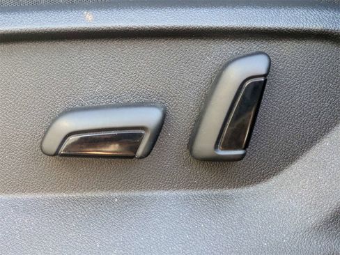 Certified 2024 Volkswagen Atlas Cross Sport SE image 23