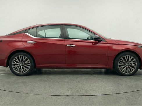 Used 2025 Nissan Altima 2.5 SV image 11