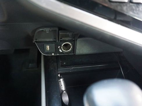 Used 2020 Toyota Camry SE FWD image 13