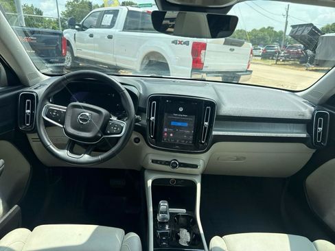 Used 2024 Volvo XC40 B5 Plus AWD/4WD image 42