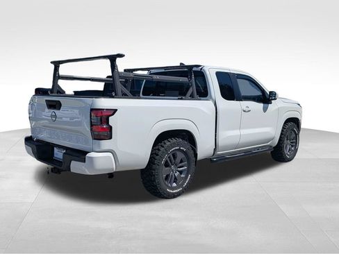 Used 2025 Nissan Frontier SV RWD image 4