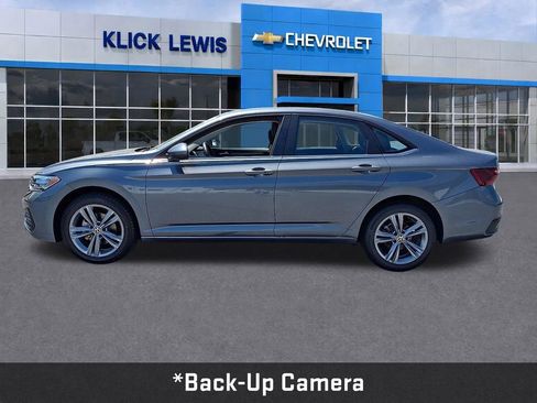 Used 2024 Volkswagen Jetta SE FWD image 4
