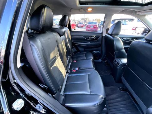 Used 2018 Nissan Rogue SL w/ Premium Package image 19