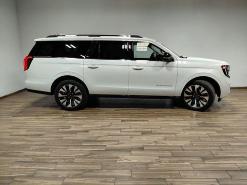 Certified 2025 Ford Expedition Max Platinum w/ Driver's Package AWD/4WD image 22