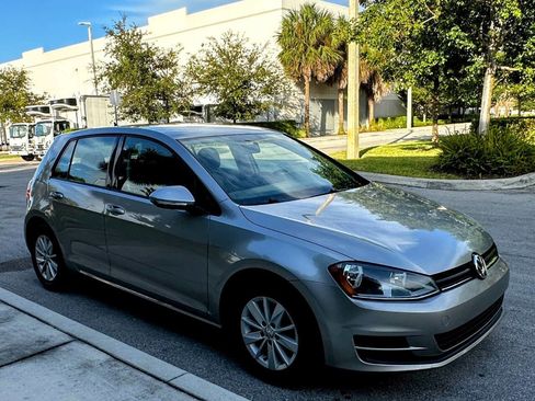 Used 2015 Volkswagen Golf S image 1
