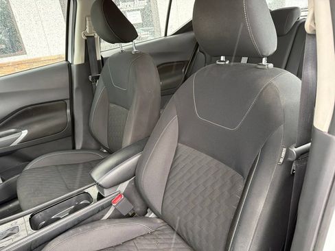 Used 2023 Nissan Kicks SV FWD image 3