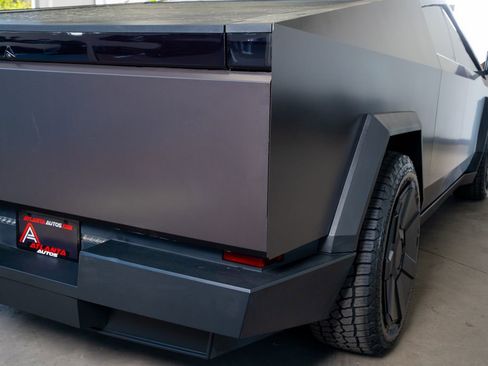 Used 2024 Tesla Cybertruck AWD Crew Cab image 21