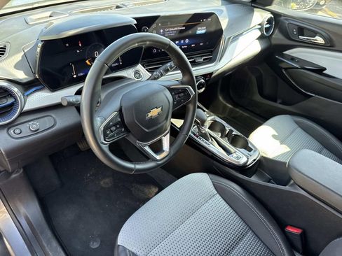 Certified 2025 Chevrolet Trax LT w/ LT Convenience Package FWD image 19