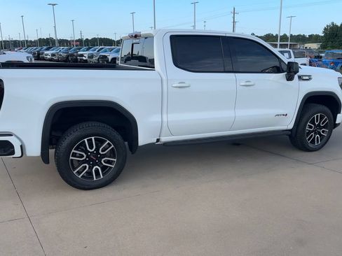 Used 2025 GMC Sierra 1500 AT4 w/ AT4 Premium Package AWD/4WD image 9