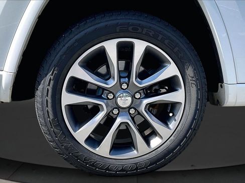 Used 2018 Jeep Grand Cherokee Overland AWD/4WD image 36