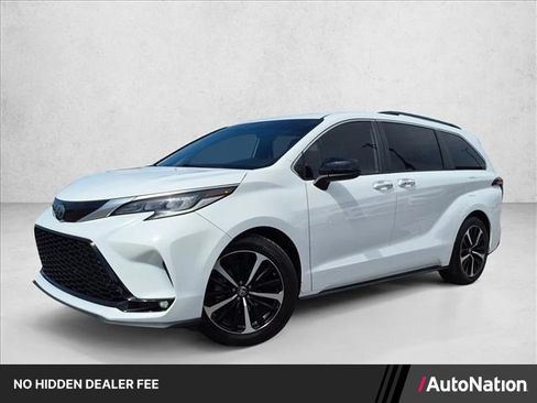 Used 2022 Toyota Sienna XSE FWD image 1