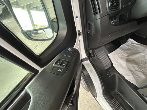 Used 2025 RAM ProMaster 2500 w/ Convenience Group image 20