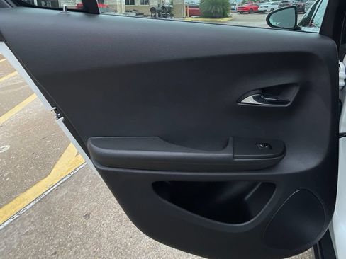 Used 2014 Chevrolet Volt FWD image 32