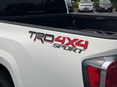 Used 2021 Toyota Tacoma TRD Sport AWD/4WD image 31