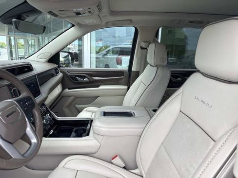 Used 2021 GMC Yukon Denali w/ Denali Premium Package AWD/4WD image 9