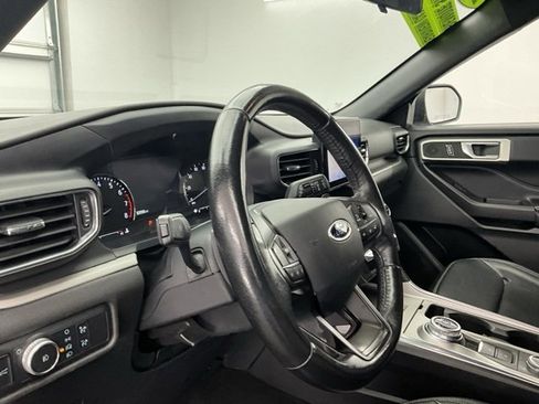 Used 2020 Ford Explorer XLT w/ Equipment Group 202A image 17