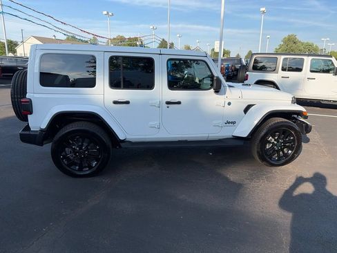 Used 2025 Jeep Wrangler Unlimited Sahara AWD/4WD image 8