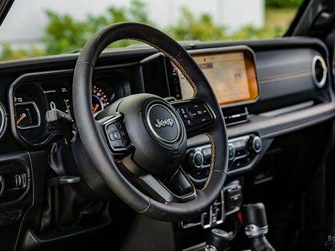 Used 2024 Jeep Gladiator Sport image 40