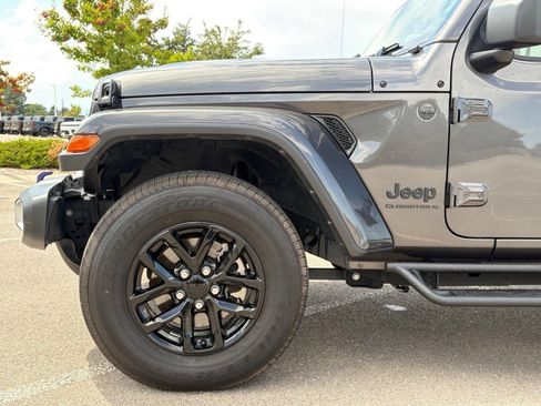 Used 2023 Jeep Gladiator Sport AWD/4WD image 11