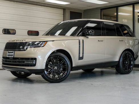 Used 2025 Land Rover Range Rover SE AWD/4WD image 2