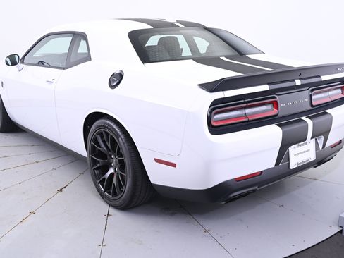 Used 2015 Dodge Challenger SRT Hellcat image 3
