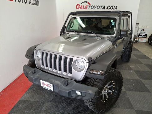 Used 2018 Jeep Wrangler Unlimited Sport S image 2