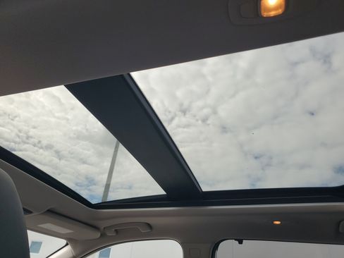 Used 2021 Nissan Rogue SV w/ Premium Package image 10