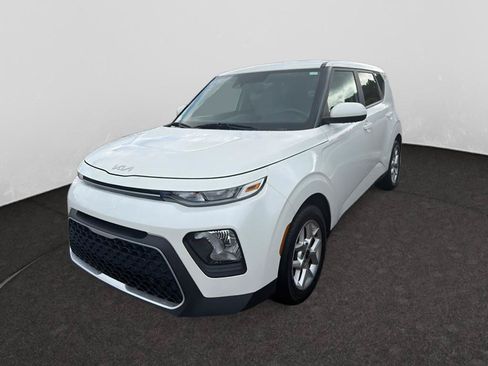 Used 2022 Kia Soul LX w/ Technology Package FWD image 1