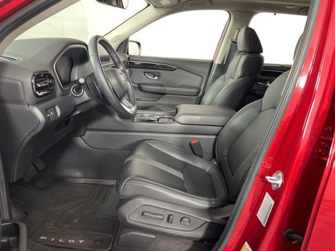 Certified 2025 Honda Pilot Touring image 25