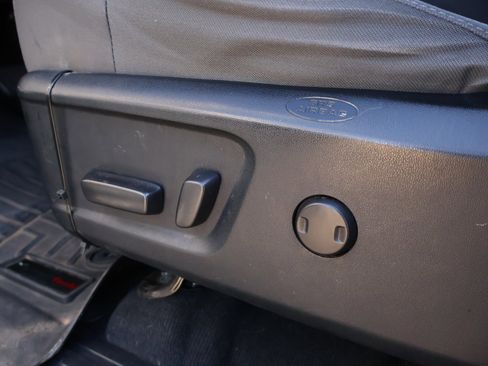 Used 2016 Toyota Tundra SR5 w/ SR5 Upgrade Package image 9