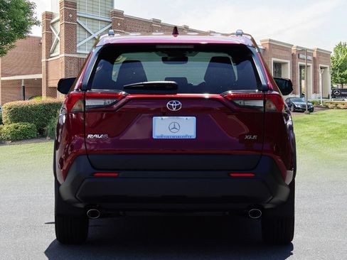 Used 2025 Toyota RAV4 XLE w/ Convenience Package FWD image 5