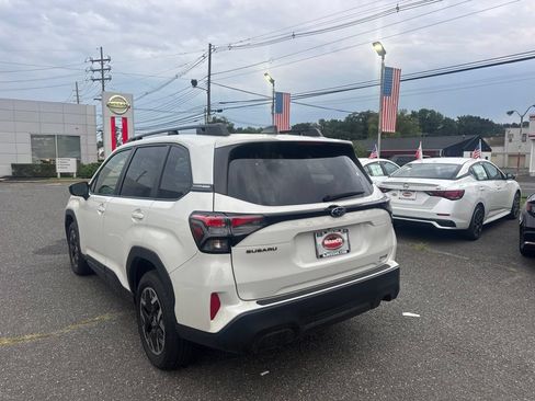 Used 2025 Subaru Forester Premium AWD/4WD image 4