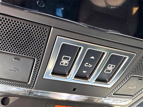 New 2025 Land Rover Discovery Dynamic SE image 25