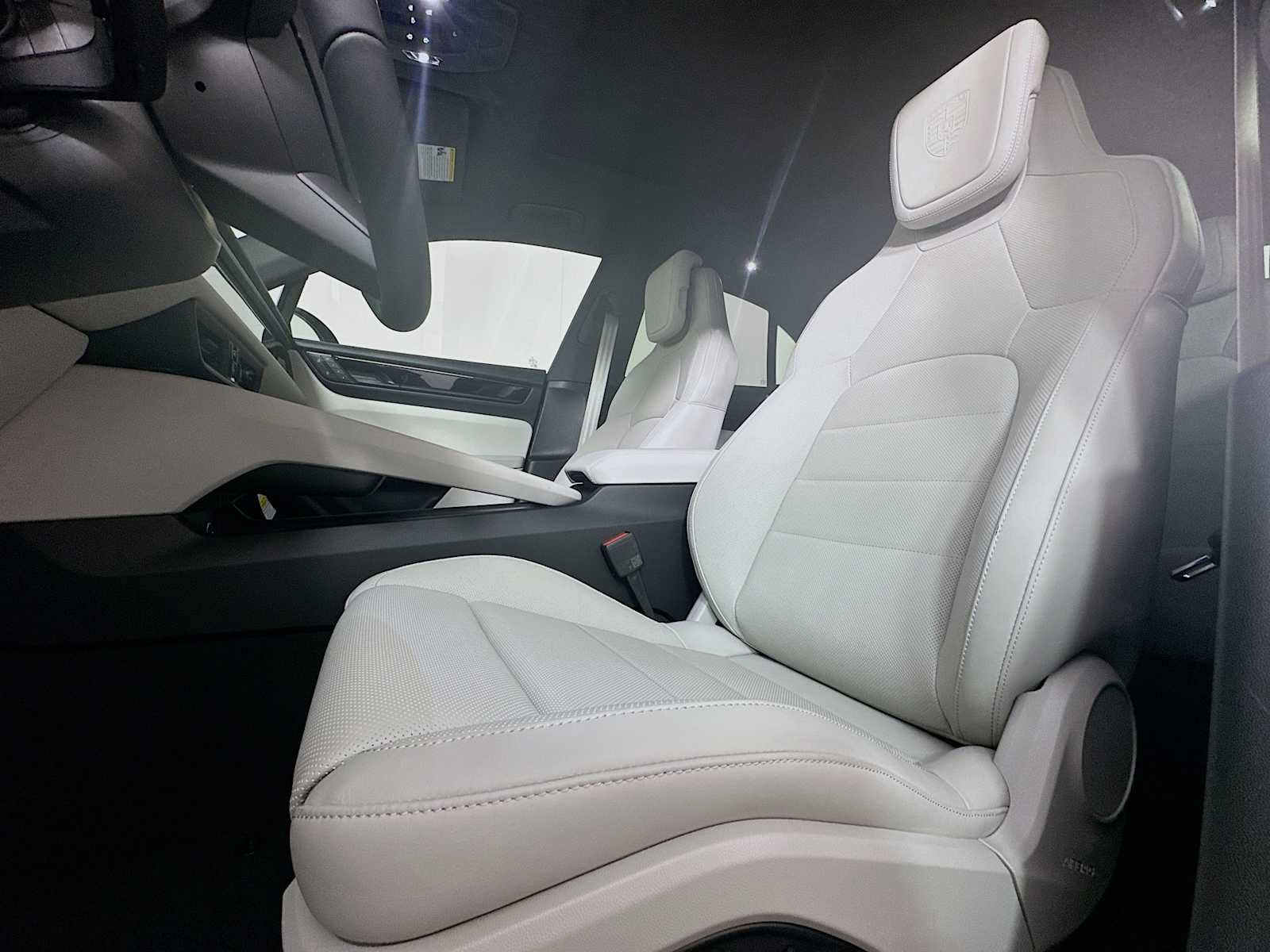 Used 2026 Porsche Macan Electric RWD image 5