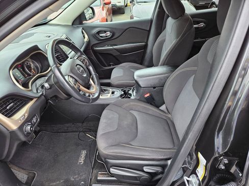 Used 2016 Jeep Cherokee Latitude AWD/4WD image 11
