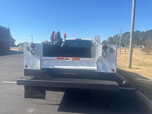 Used 2015 Ford F550 Crew Cab DRW 2WD image 4