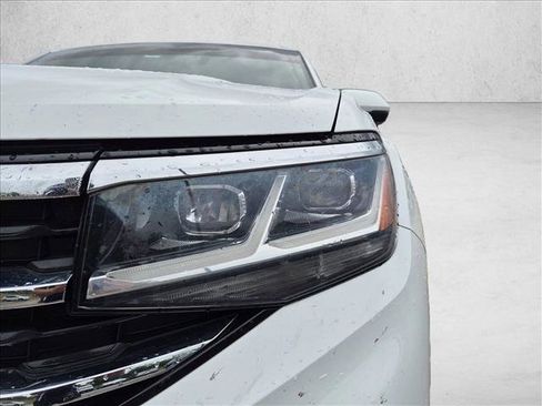 Used 2022 Volkswagen Atlas Cross Sport SE FWD image 11