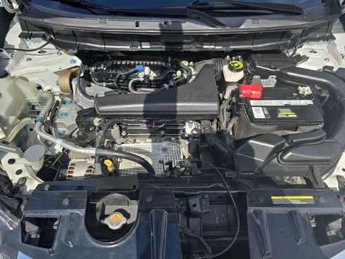 Used 2018 Nissan Rogue SV image 32