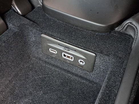 Used 2022 Chevrolet Corvette Stingray Premium Cpe w/ Z51 Performance Package image 14