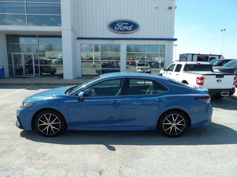 Used 2024 Toyota Camry SE w/ Cold Weather Package image 1