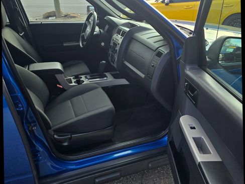 Used 2011 Ford Escape XLT image 11