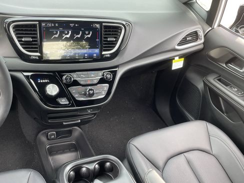 New 2026 Chrysler Voyager LX image 15